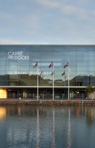 Vue de face du Carré des Docks du Havre