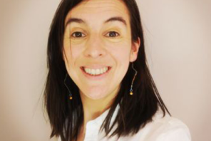 Photo de Maud Richet. Femme souriante