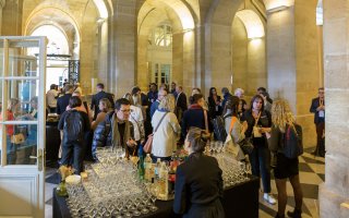 URRH 2023 - Photo des participants au moment du buffet du midi, dans les coursives du Palais de la Bourse.