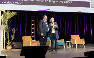 Photo de la Cérémonie de remise du prix Activateur de progrès. Prise de parole de Mme Sophie Cluzel et M. Christophe Roth.