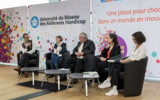 Photo de la seconde conférence, intitulée "De l'école à l'emploi, parlons de handicap".