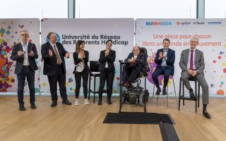 Photo de la clôture de l'URRH 2024. Clap de fin ! Sept personnes sont sur la photo, et sourient.