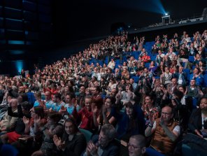 Photo de la Cérémonie de remise du prix Activateur de progrès. Prise de vue du public venu assister à la soirée.