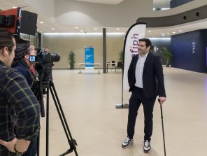 Photo de l'interview de Matthieu Lartot, suite à la cérémonie de remise du prix Activateur de progrès.