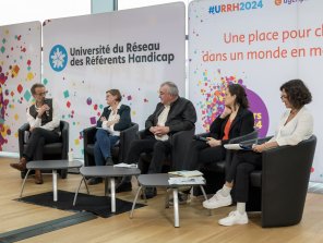 Photo de la seconde conférence, intitulée "De l'école à l'emploi, parlons de handicap".