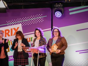 Remise du trophée à l’entreprise Caillau, qui obtient le prix activateur de maintien dans l’emploi et d’évolution professionnelle