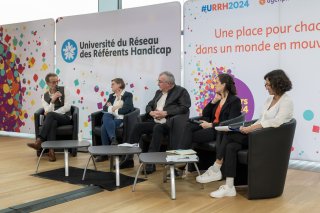 Photo de la seconde conférence, intitulée "De l'école à l'emploi, parlons de handicap".