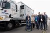 Photo prise de huit personnes debout à droite du camion aménagé pour des personnes en situation de handicap. Sur le camion, apparaissent les logos d'Opco Mobilités, Aftral et Agefiph.